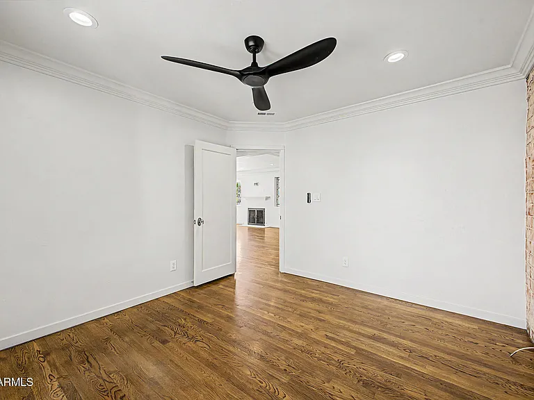 521 W Mariposa St #MAIN — Photo 24