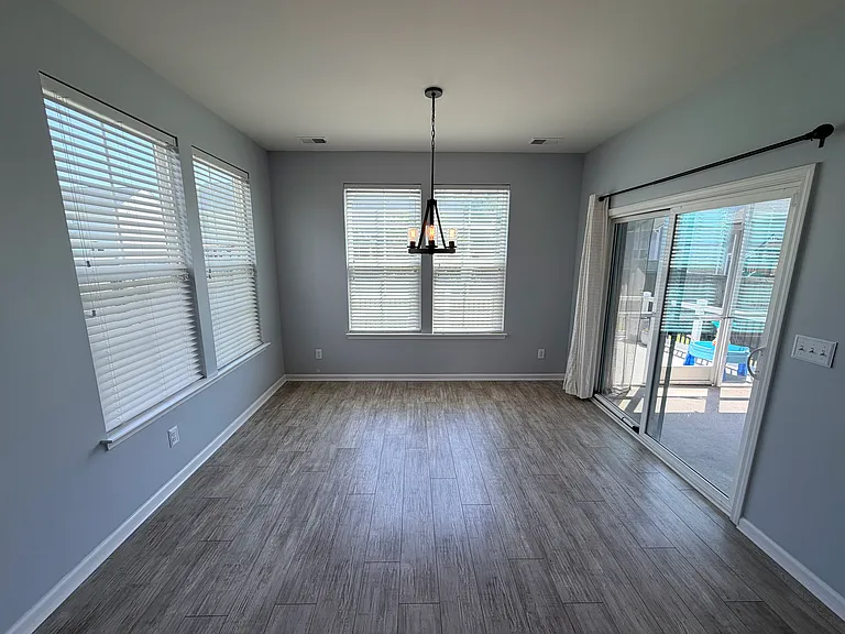 1355 Hermitage Ln — Photo 8