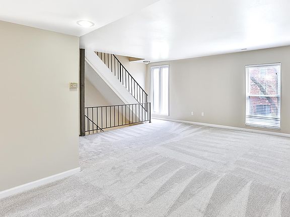 5th image of 321 Carmel Woods Dr