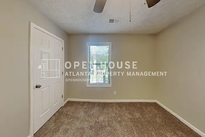 815 Riverstone Ln — Photo 29