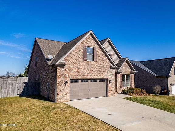 3rd image of 2333 Hickory Crest Ln