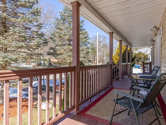 3rd image of 11 Robs Ln