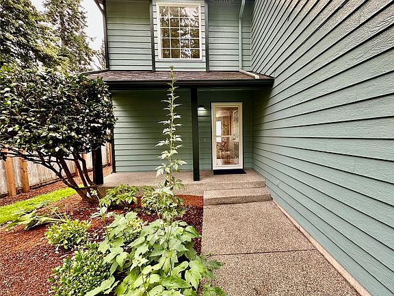 3rd image of 1720 & 1718 Pear Street NE