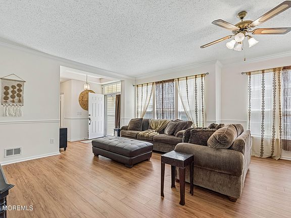 5th image of 170 Sylvan Lake Boulevard
