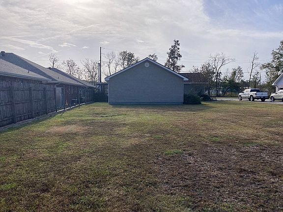 2nd image of 6933 Lepetite Court Plz