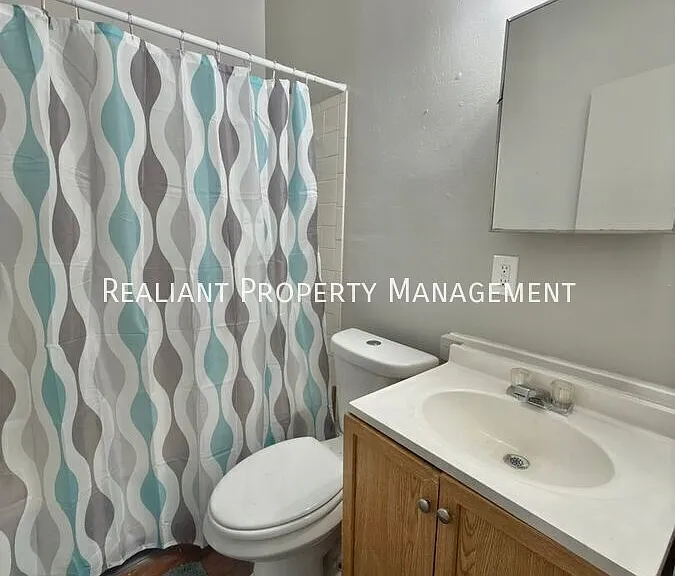 2271 Vine St — Photo 20