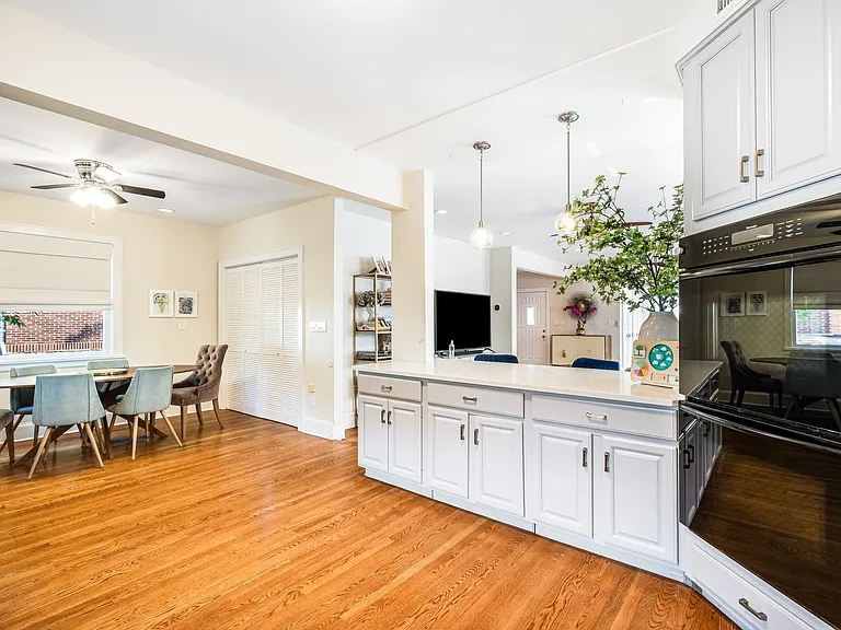 57 Circuit Ave — Photo 9