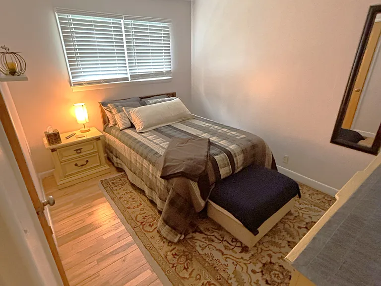 Bedroom 2: Full bed, 42" flat screen TV