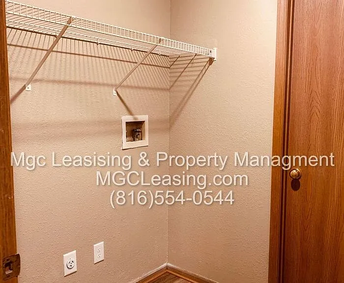 206 NW Parker Dr — Photo 5