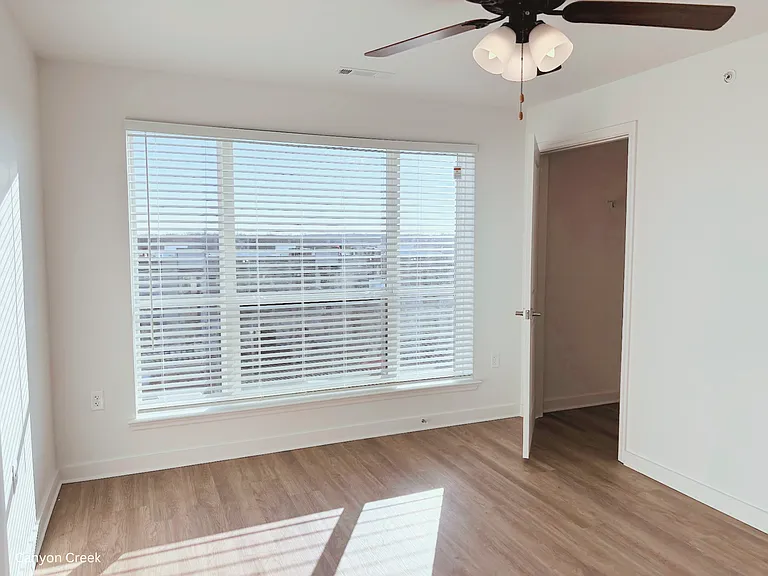 25231 W 100th St — Photo 15