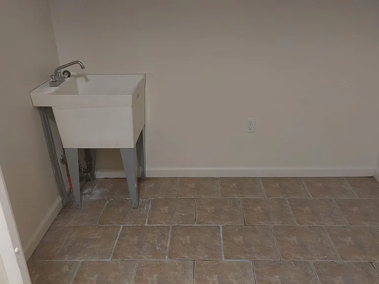 34-36 Vernon Ave #2 — Photo 11