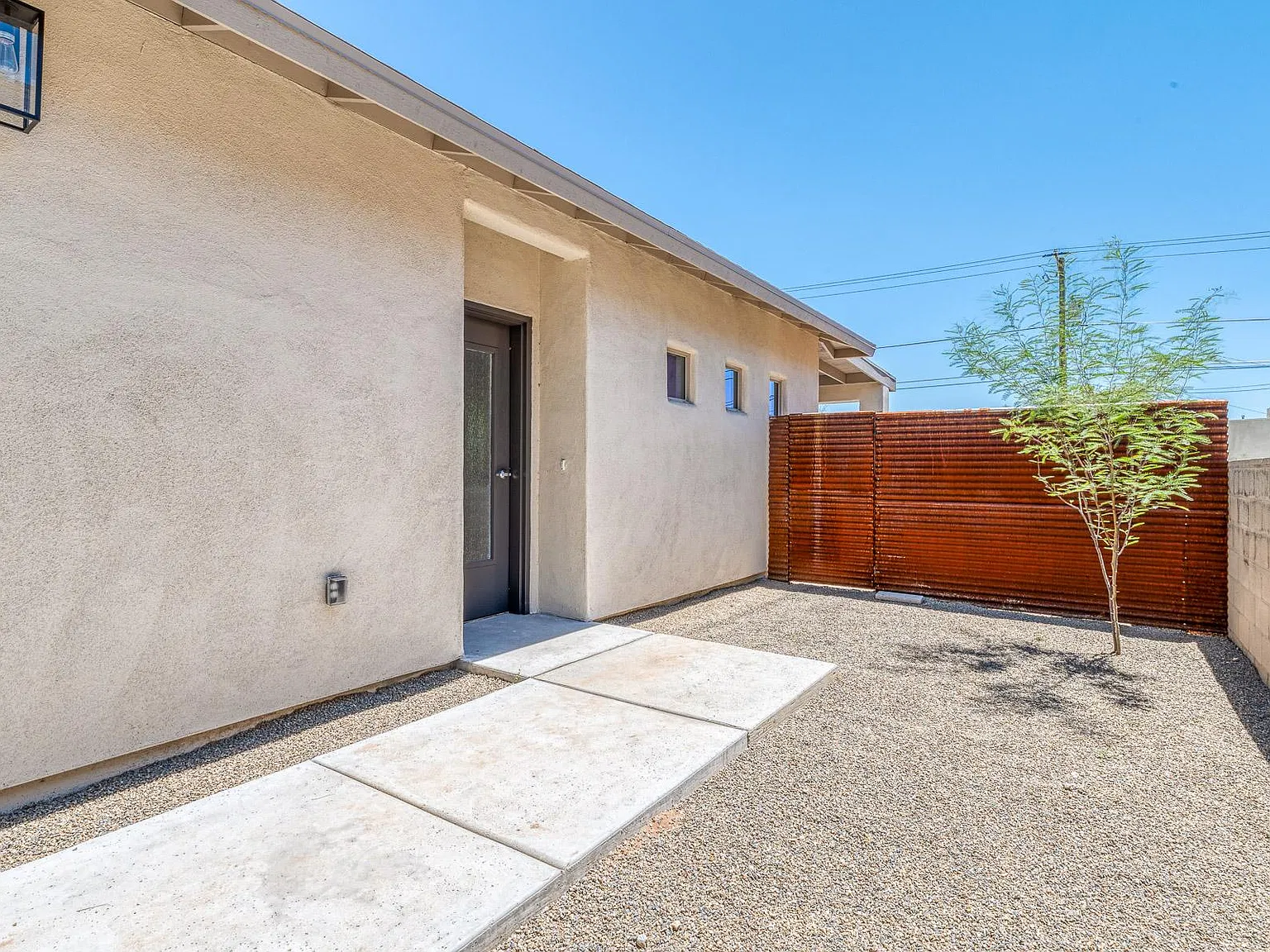 1114 E Water St — Photo 3