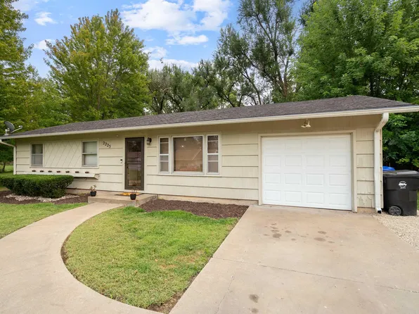 2225 SE 21st Ter, Topeka, KS 66605
