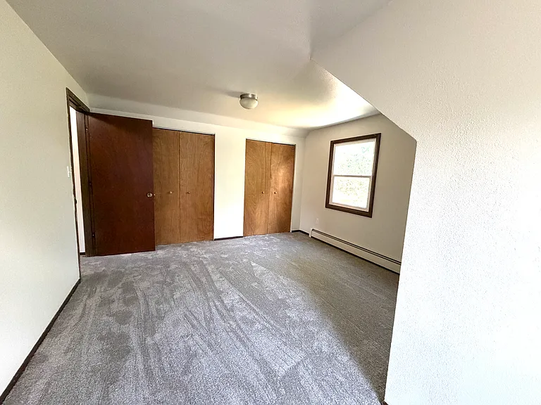 609 Belford St — Photo 31