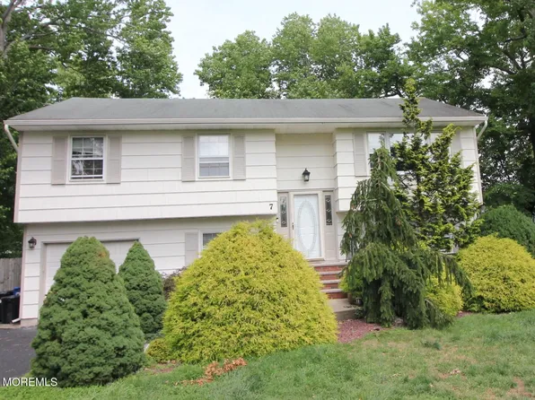 7 Portsmouth Road, Englishtown, NJ 07726