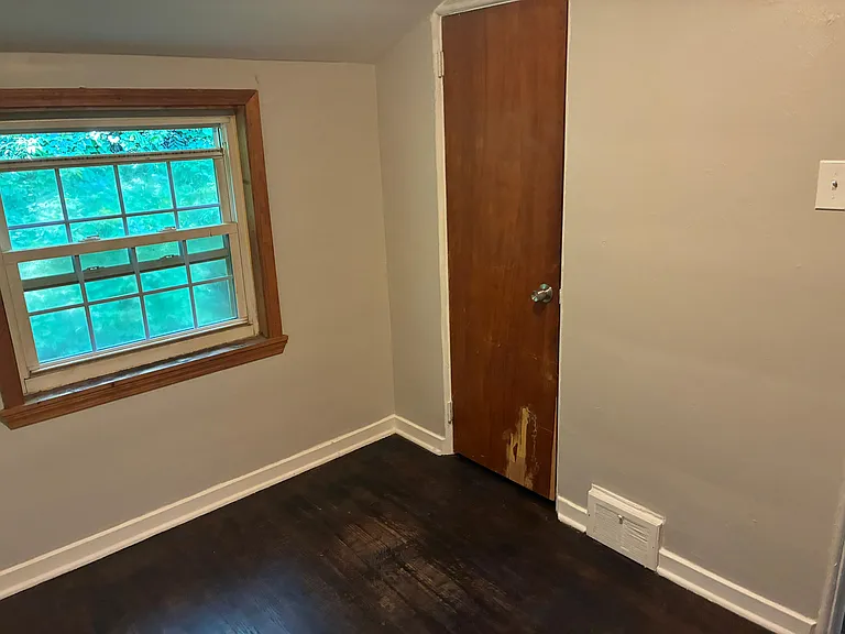 305 Jacob Dr — Photo 6