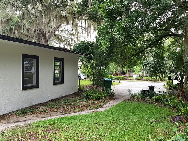 House - 1917 Hammerlin Ave - Side Yard