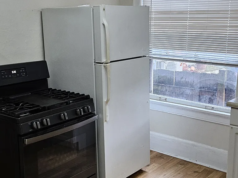 NW Everett St — Photo 1