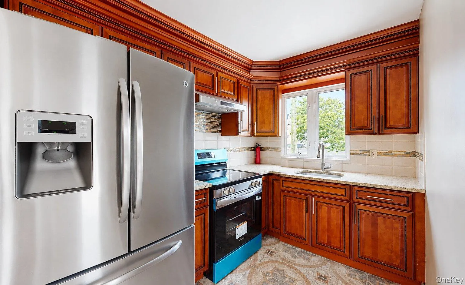 3 bed, 1.5 bath, 2880 sqft, $3,600 — Photo 4