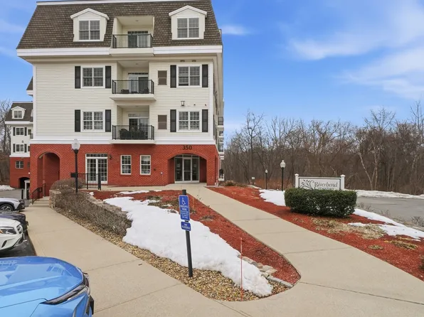 350 Greene St Unit 410, North Andover, MA 01845