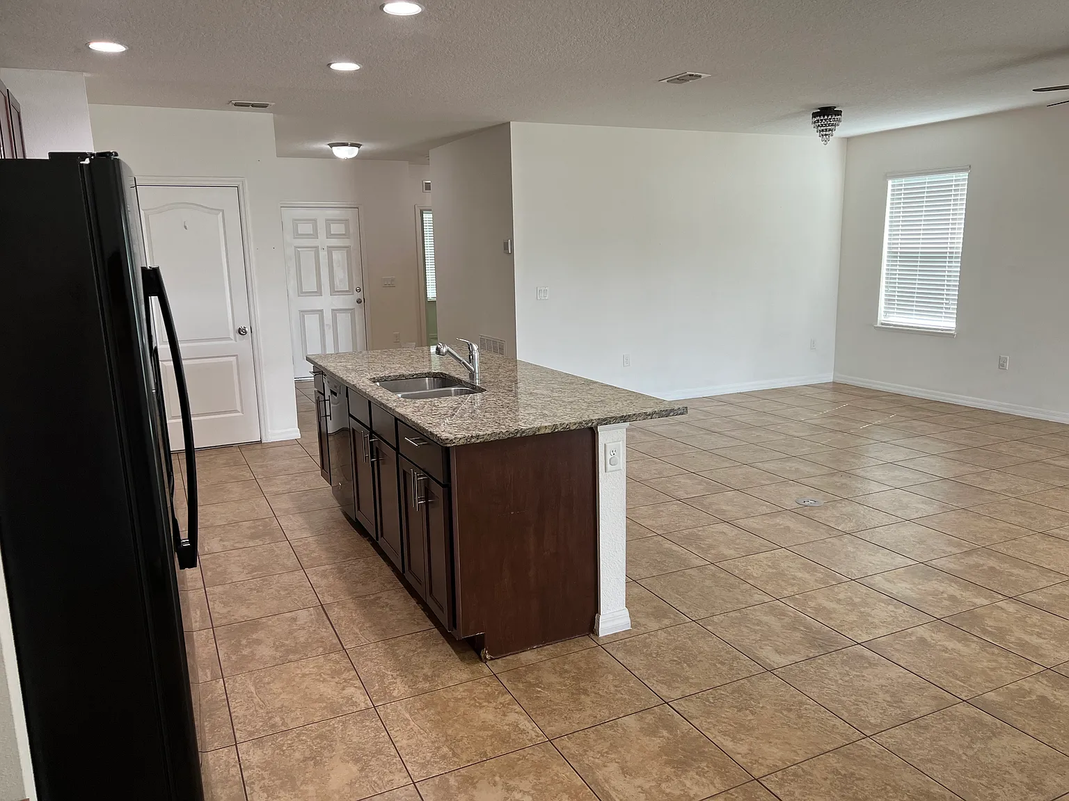 3 bed, 1616 sqft, $2,150 — Photo 2