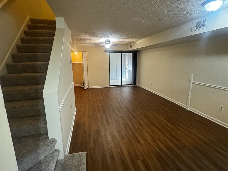 482 Huntington Rd — Photo 16