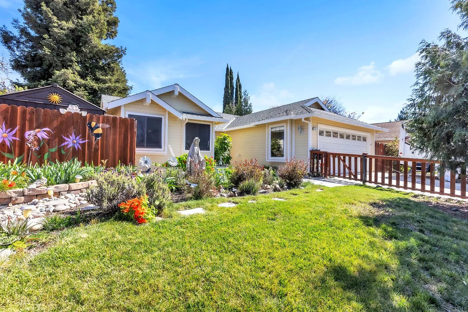 2827 Leslie Ln photo 1
