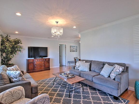 3rd image of 6751 Garden Ct