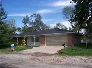 403 Sunset Dr, Heyworth, IL 61745