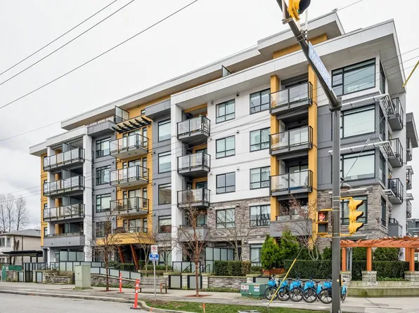 1519 Crown St #201, North Vancouver, BC V7J 1G6