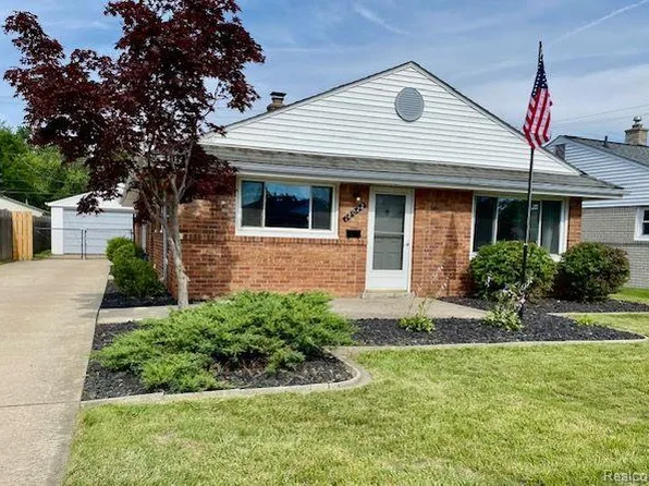 18022 Hinton St, Riverview, MI 48193