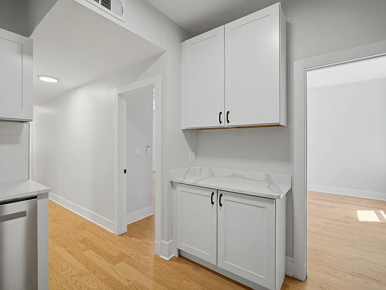 921 W Wilson Ave #3W — Photo 4