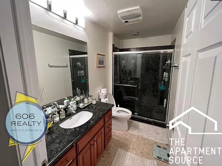 220 W Scott St #B — Photo 9