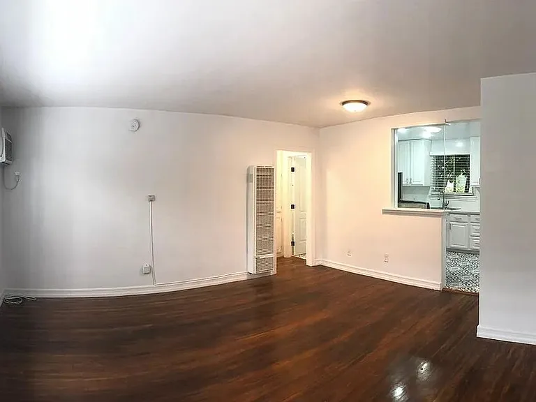 920 Westbourne Dr #7 — Photo 3