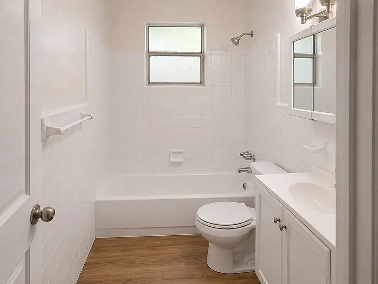 1644 SW 2nd St #5 — Photo 3