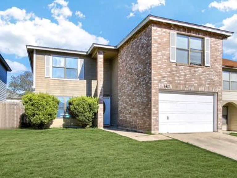 6811 Cape Meadow Dr — Photo 3