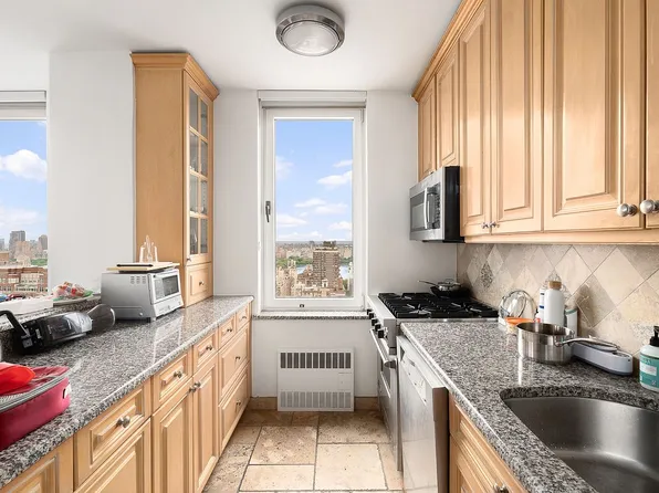 200 E 89th St APT 38A, New York, NY 10128