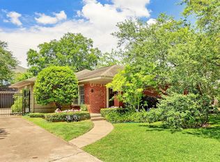 3734 Drummond St, Houston, TX 77025