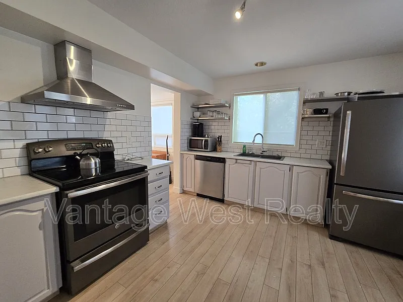 3 bed, 2.0 bath, 1200 sqft, $2,950 — Photo 3