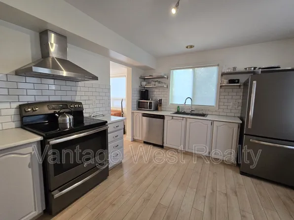 1995 Burtch Rd Unit 156, Kelowna, BC V1Y 4B4
