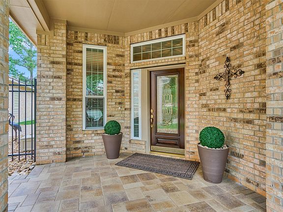 3rd image of 18 Coachman Ridge Pl