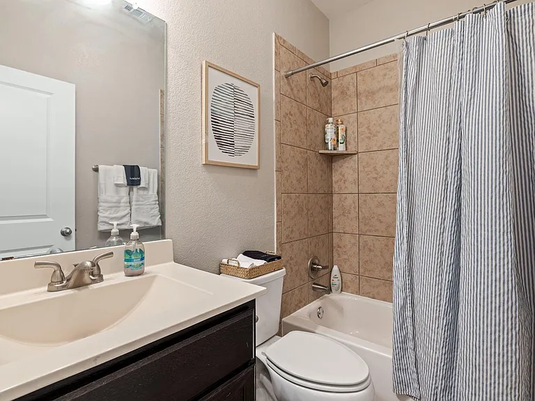 2215 Katy Ln #B — Photo 17