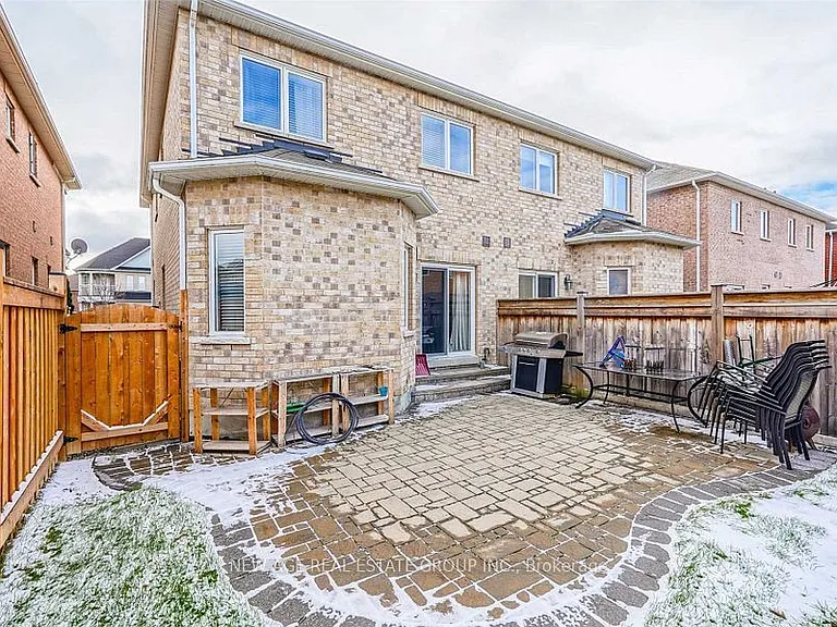 42 Ozner Cres — Photo 17