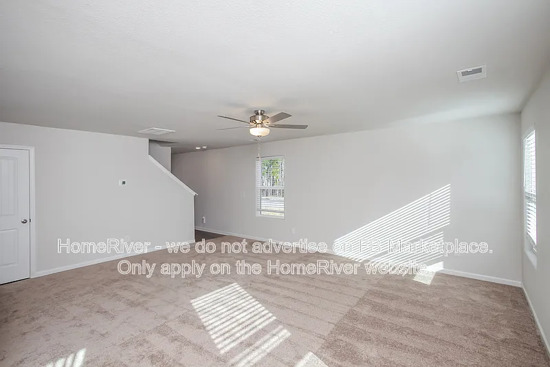 3 bed, 3.0 bath, 1679 sqft, $2,045 — Photo 2