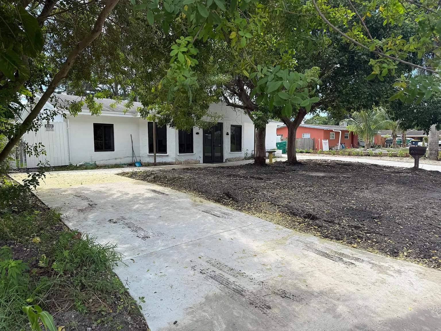 3 bed, 2000 sqft, $4,200 — Photo 2