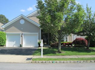 18 Greenways Ln, Lakewood, NJ 08701