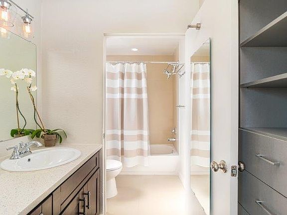 2nd image of 3760 Sawtelle Blvd APT 204