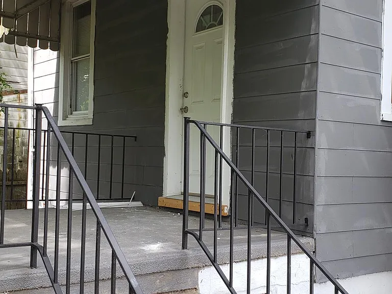 porch/main entrance