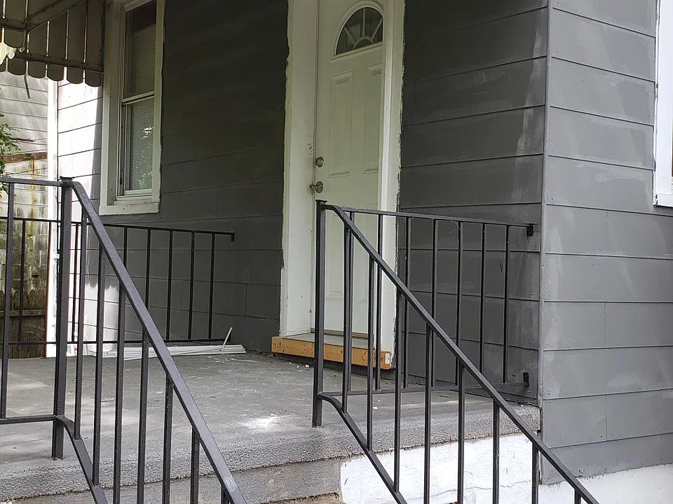 porch/main entrance