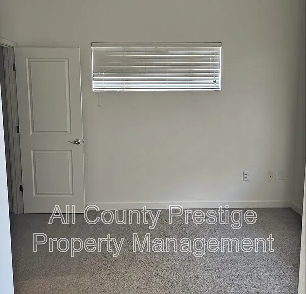 815 E Rose Ln #110 — Photo 13